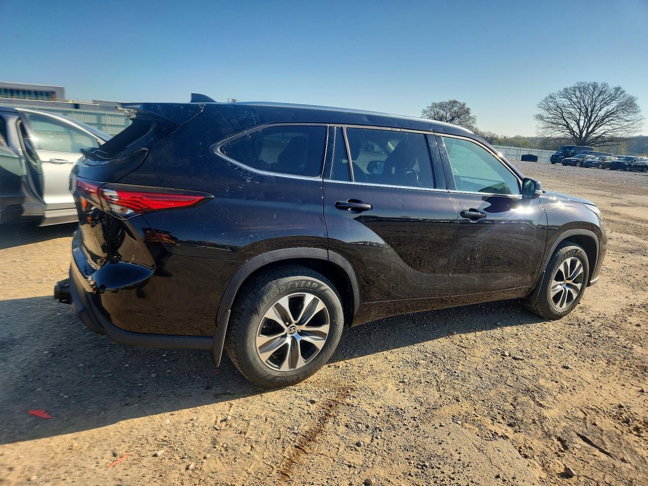 2021 TOYOTA HIGHLANDER photo 3