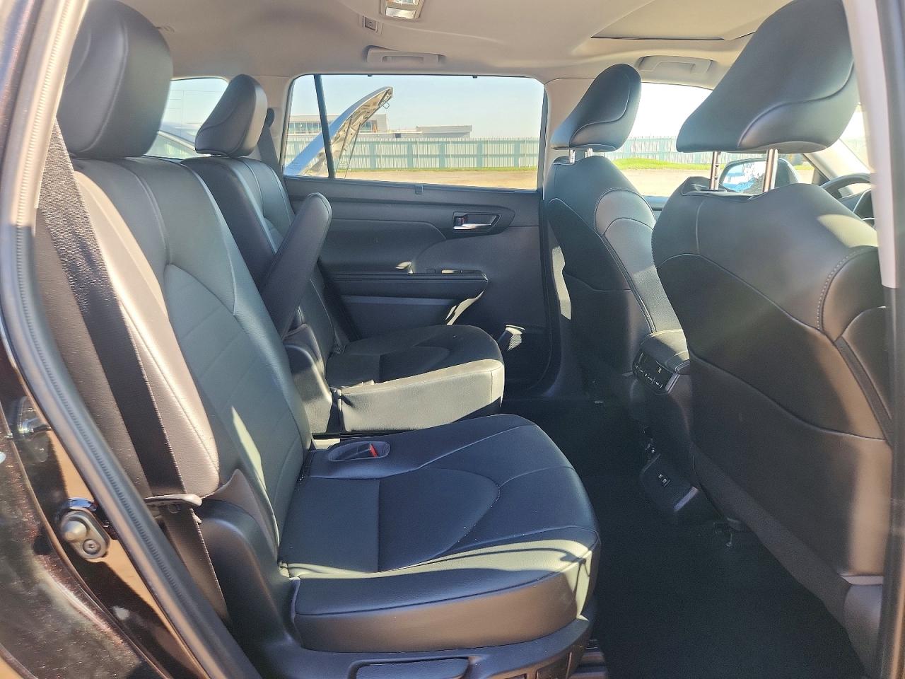 2021 TOYOTA HIGHLANDER photo 11