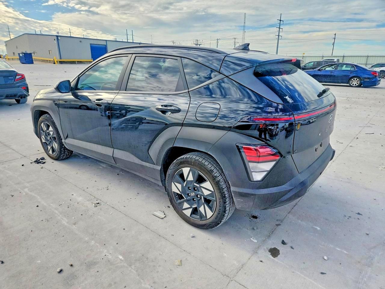 2025 HYUNDAI KONA SEL photo 2