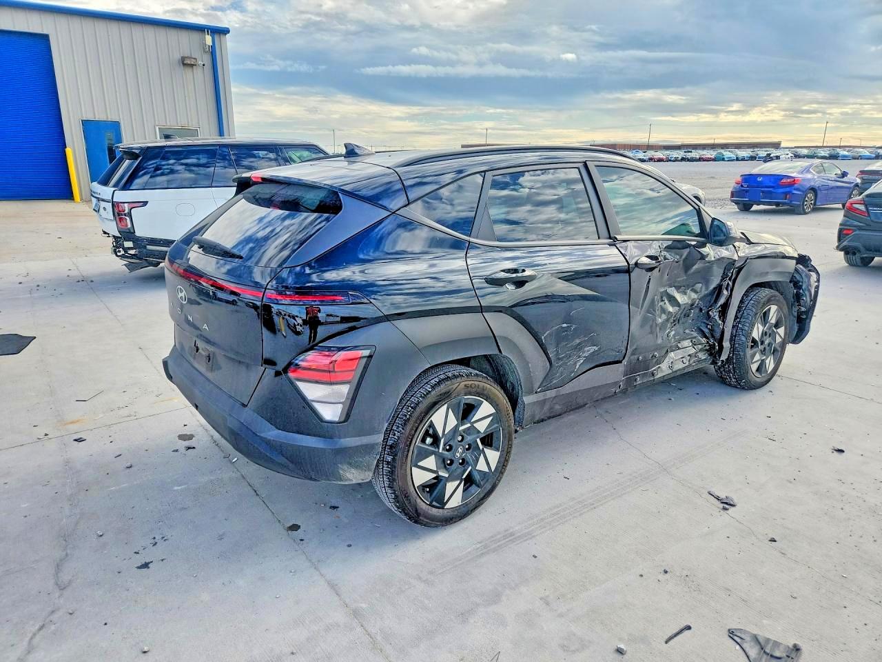 2025 HYUNDAI KONA SEL photo 3