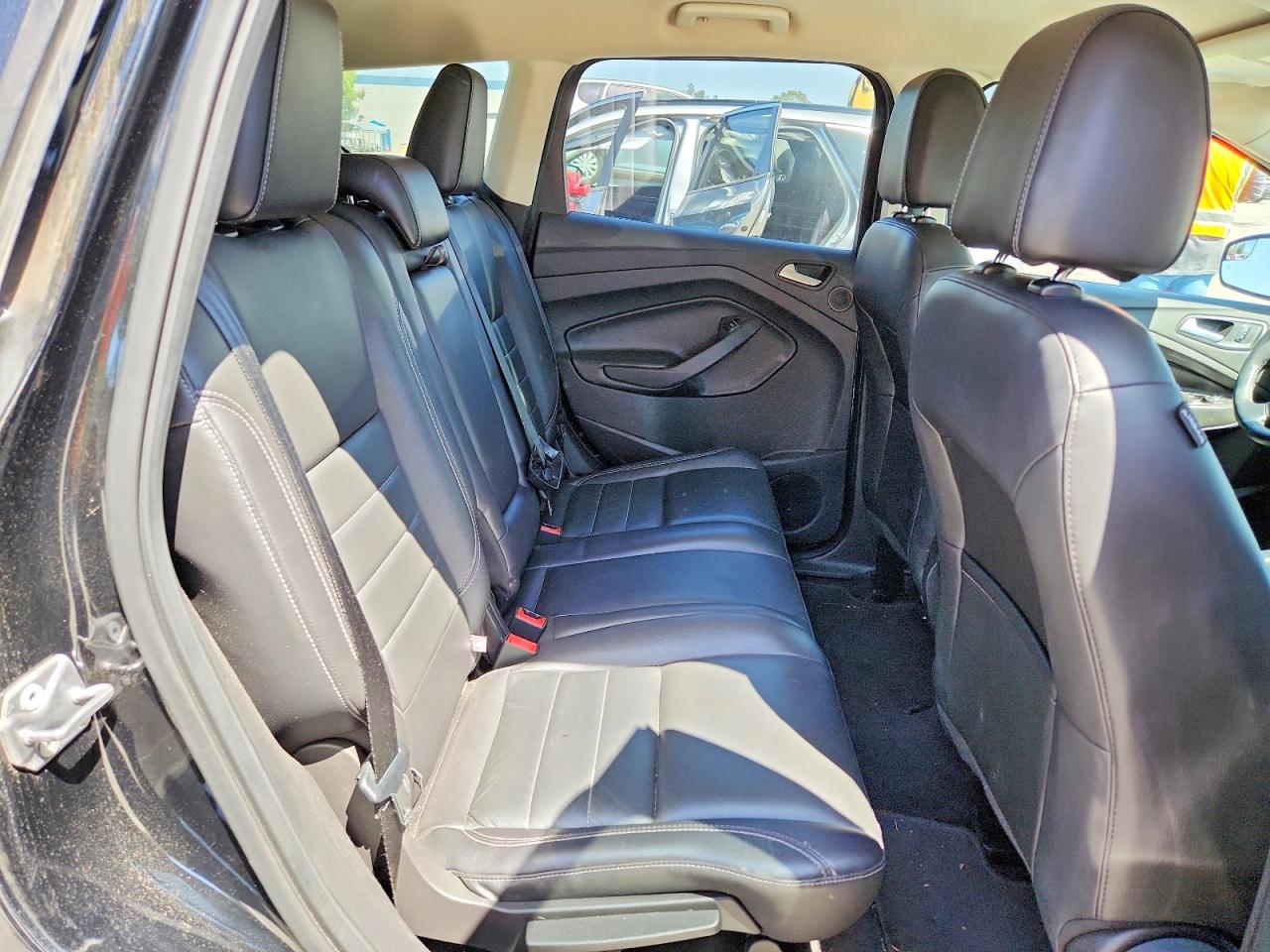 2016 FORD ESCAPE SE photo 31