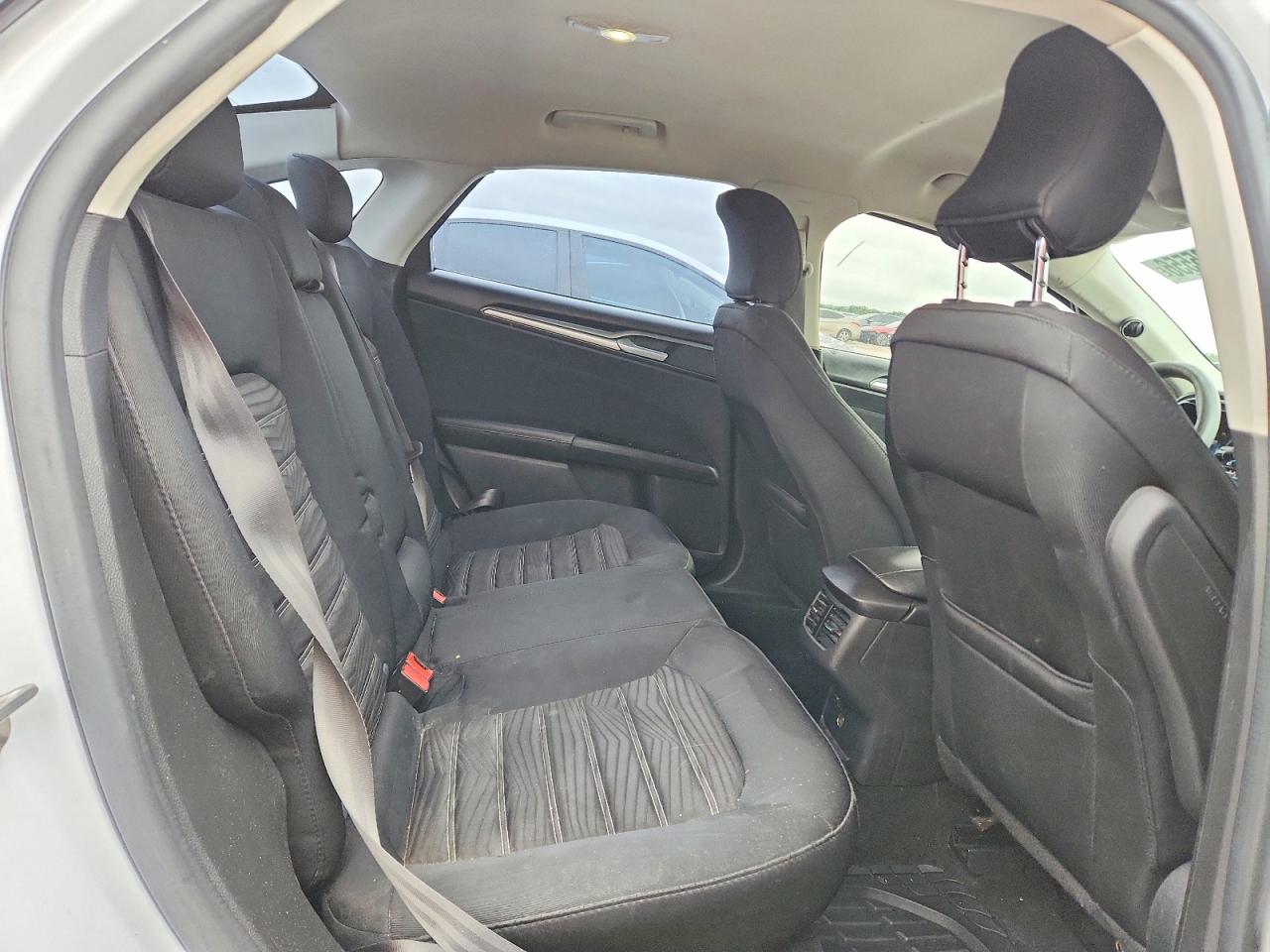 2016 FORD FUSION SE photo 19