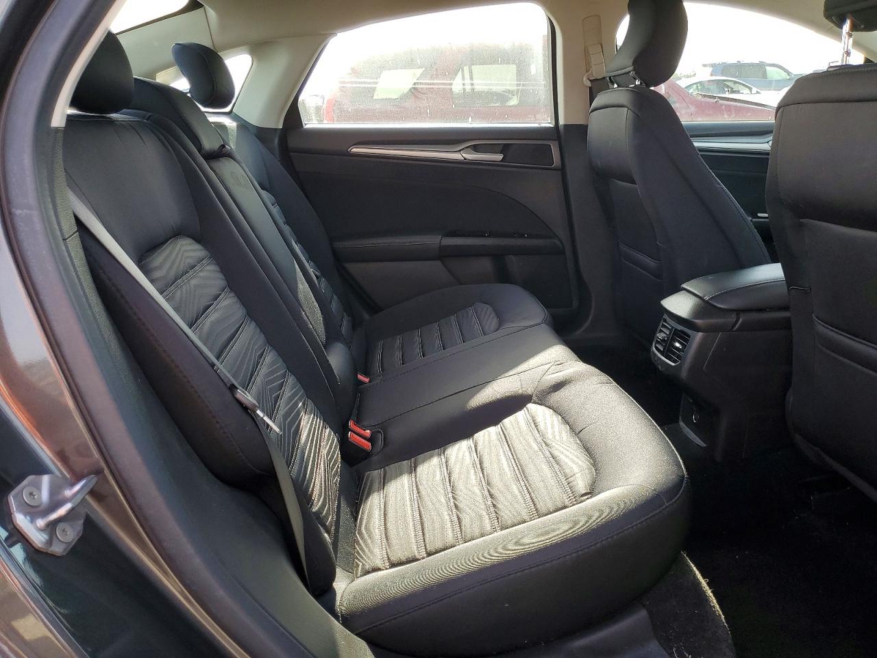 2016 FORD FUSION SE photo 28