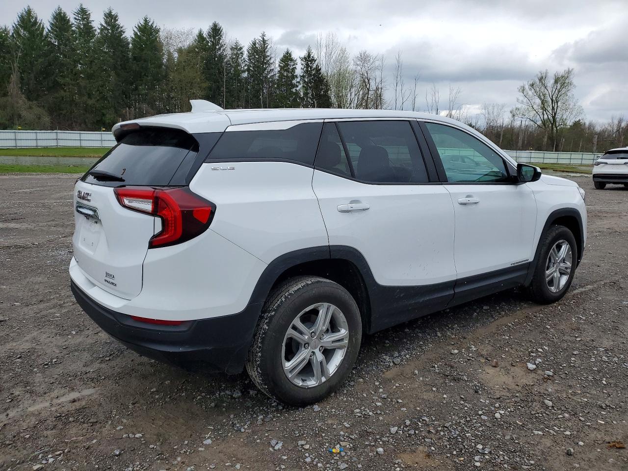 2024 GMC TERRAIN SLE photo 5