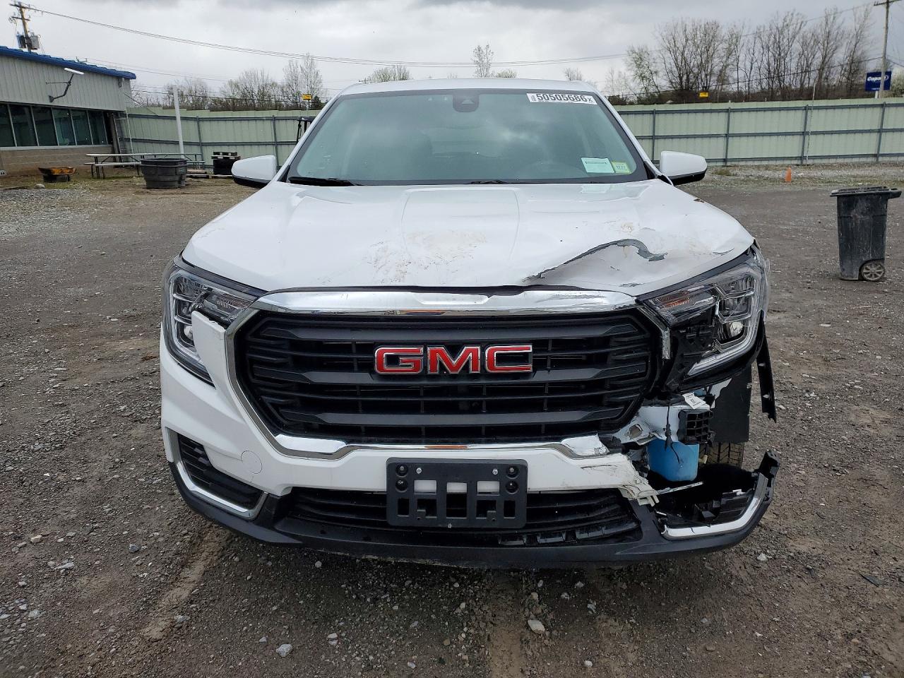 2024 GMC TERRAIN SLE photo 9