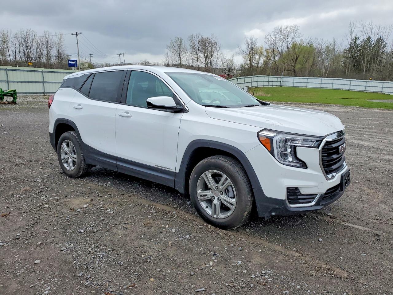 2024 GMC TERRAIN SLE photo 7