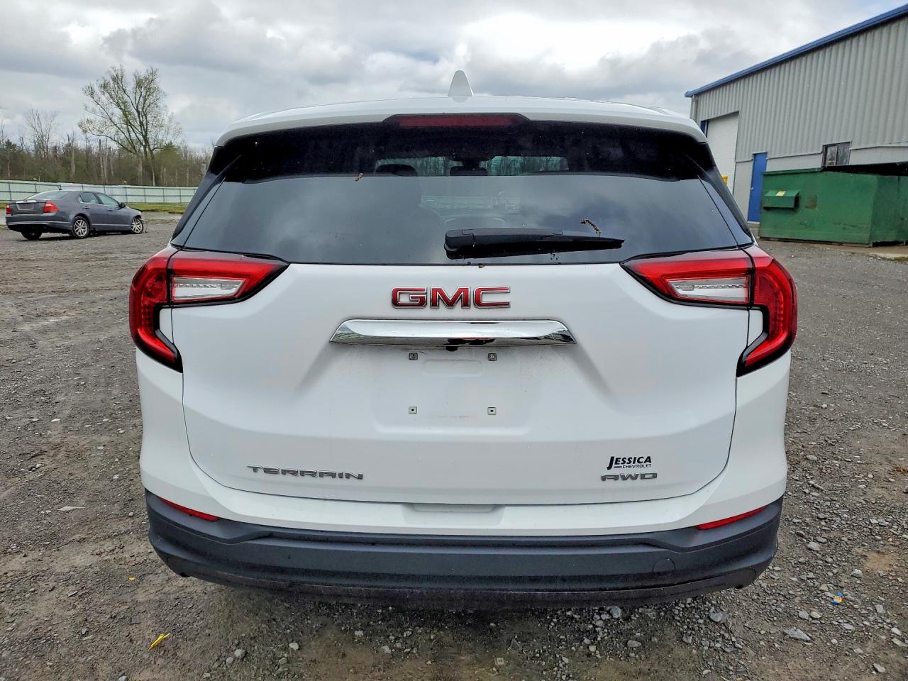 2024 GMC TERRAIN SLE photo 11