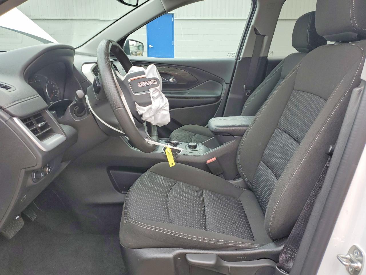 2024 GMC TERRAIN SLE photo 13