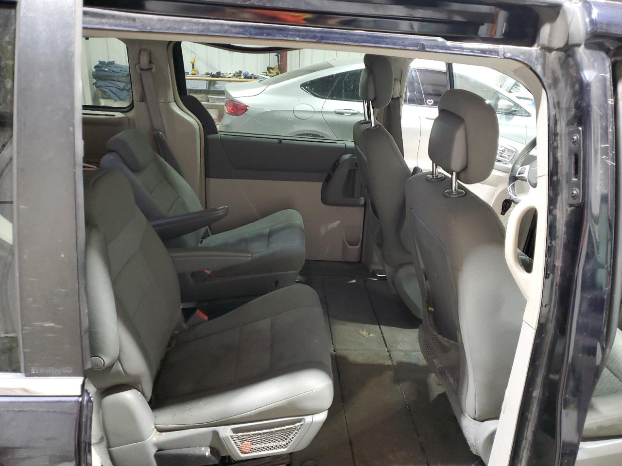 2010 CHRYSLER TOWN & COUNTRY TOURING photo 31