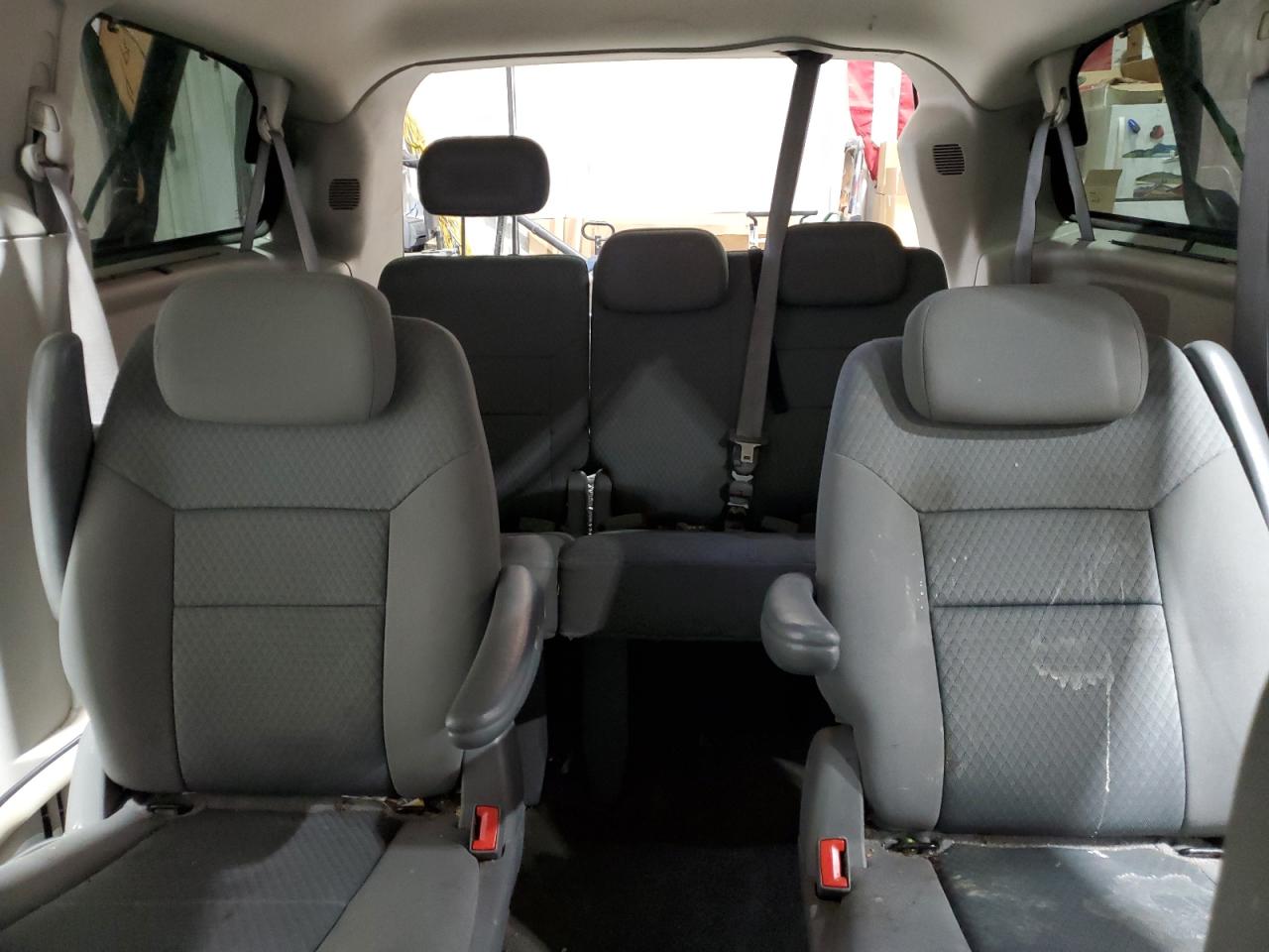 2010 CHRYSLER TOWN & COUNTRY TOURING photo 28