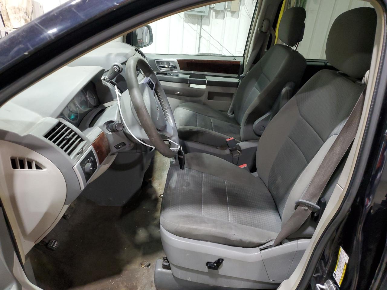 2010 CHRYSLER TOWN & COUNTRY TOURING photo 19