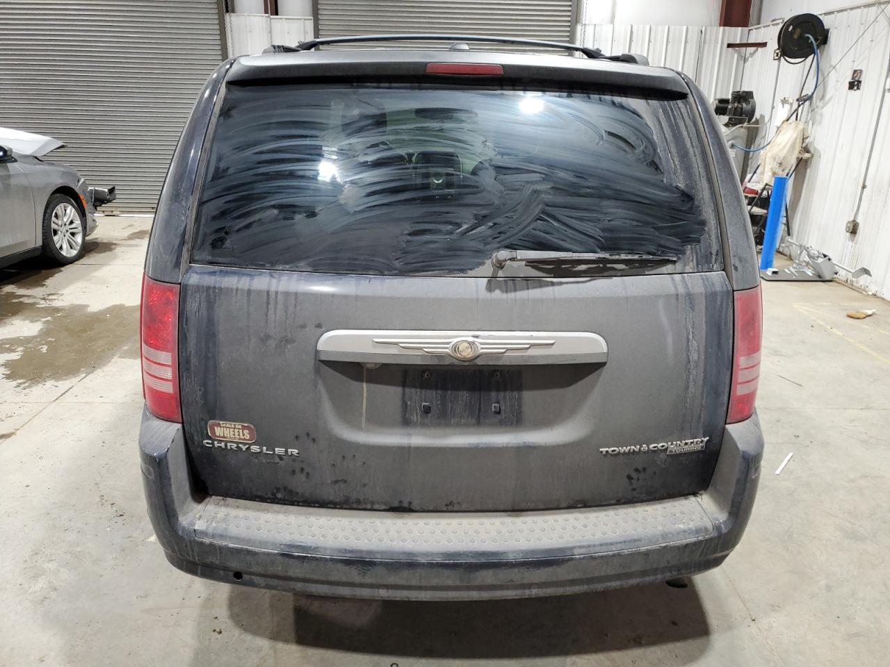 2010 CHRYSLER TOWN & COUNTRY TOURING photo 16