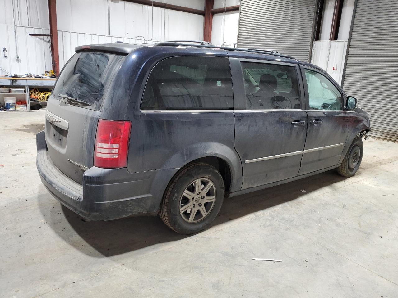 2010 CHRYSLER TOWN & COUNTRY TOURING photo 7