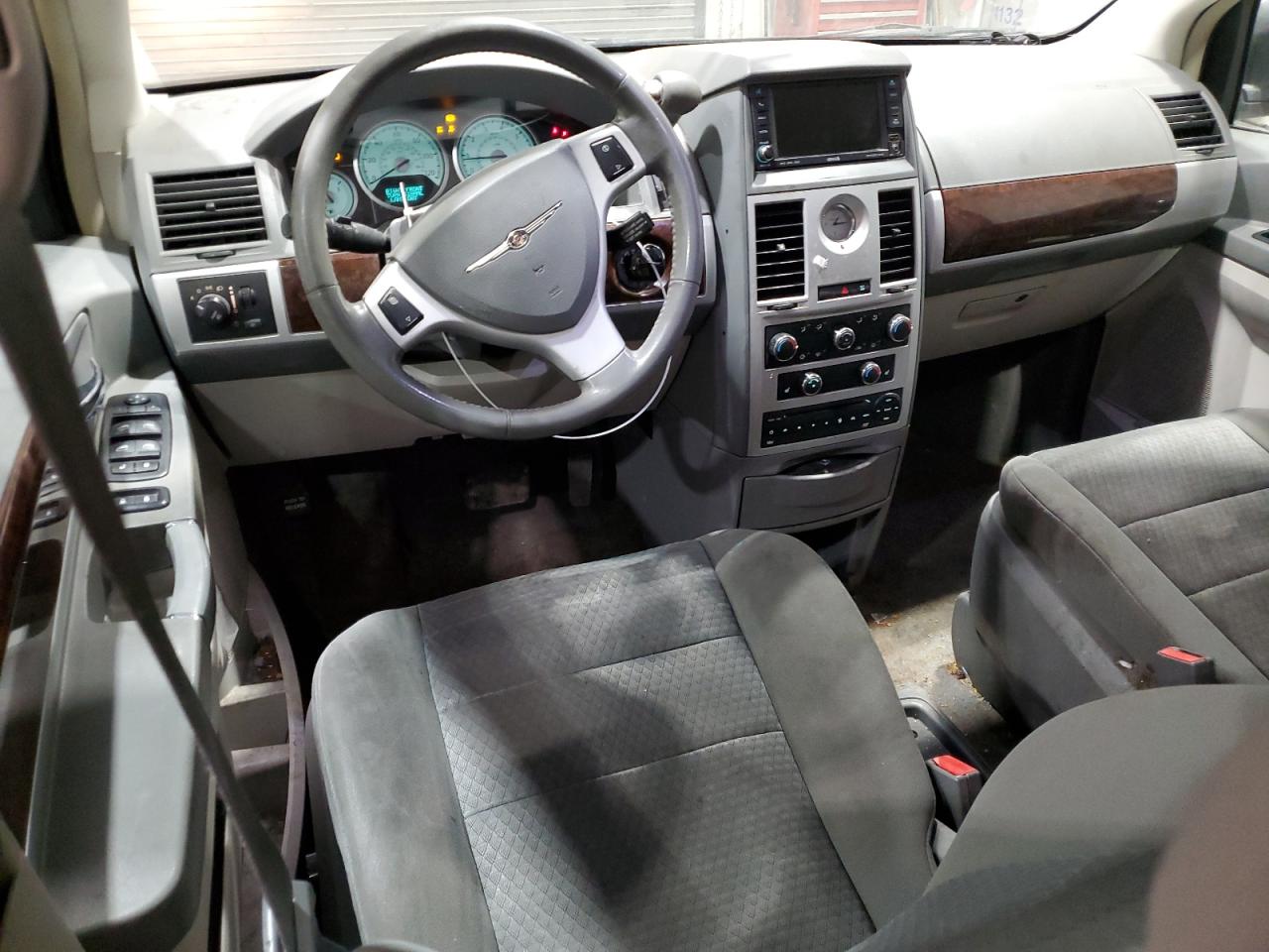 2010 CHRYSLER TOWN & COUNTRY TOURING photo 22
