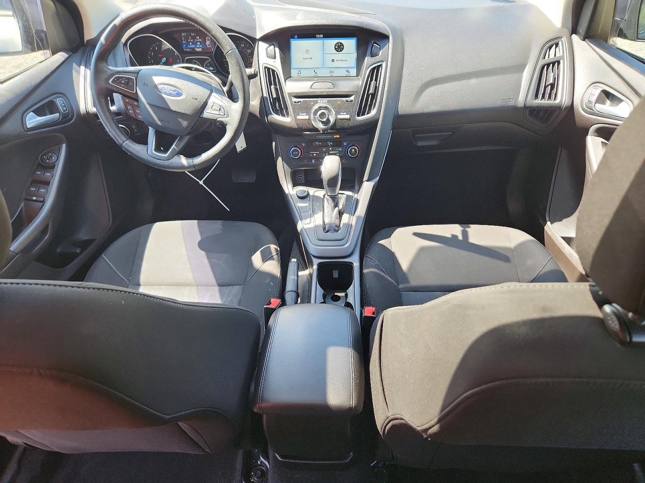 2017 FORD FOCUS SEL photo 22