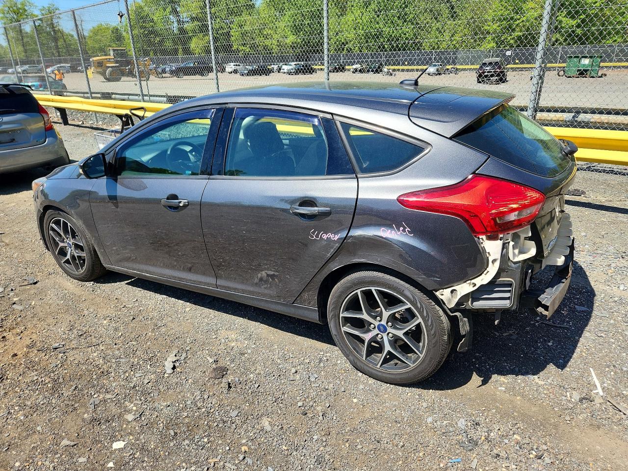 2017 FORD FOCUS SEL photo 4