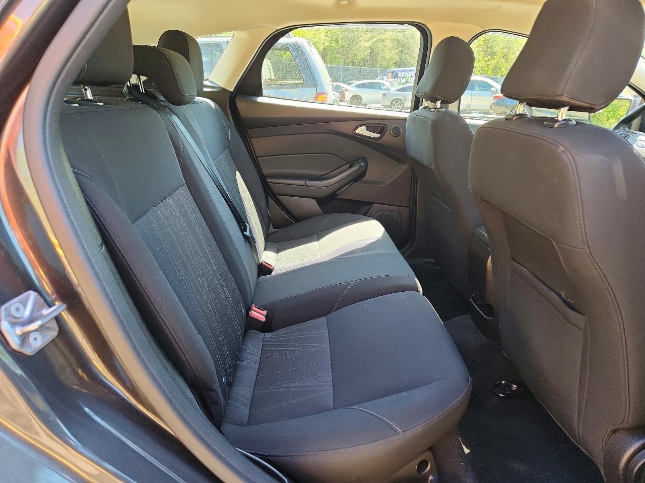 2017 FORD FOCUS SEL photo 28