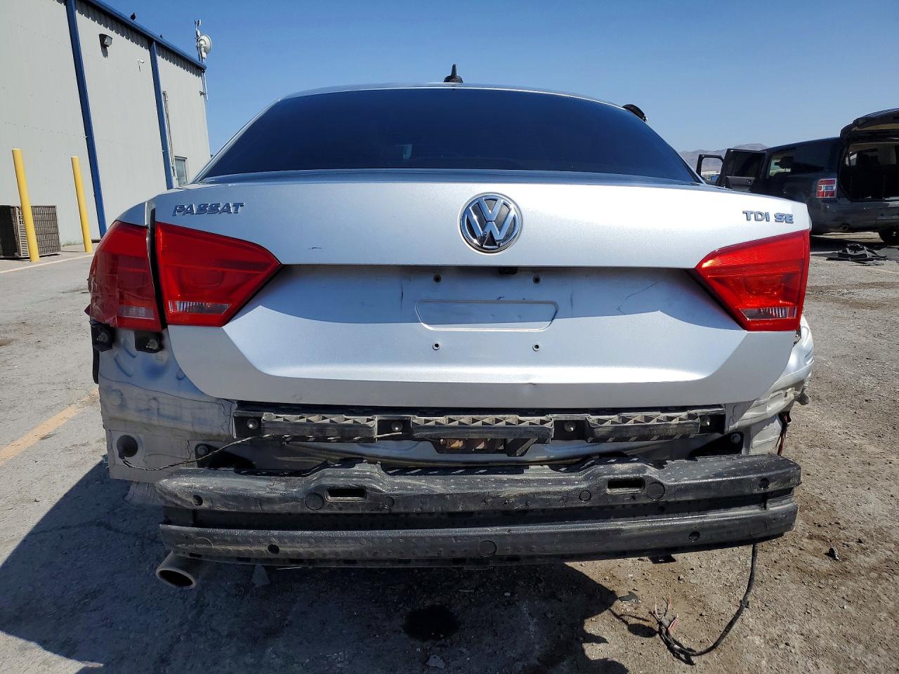 2015 VOLKSWAGEN PASSAT SE photo 11