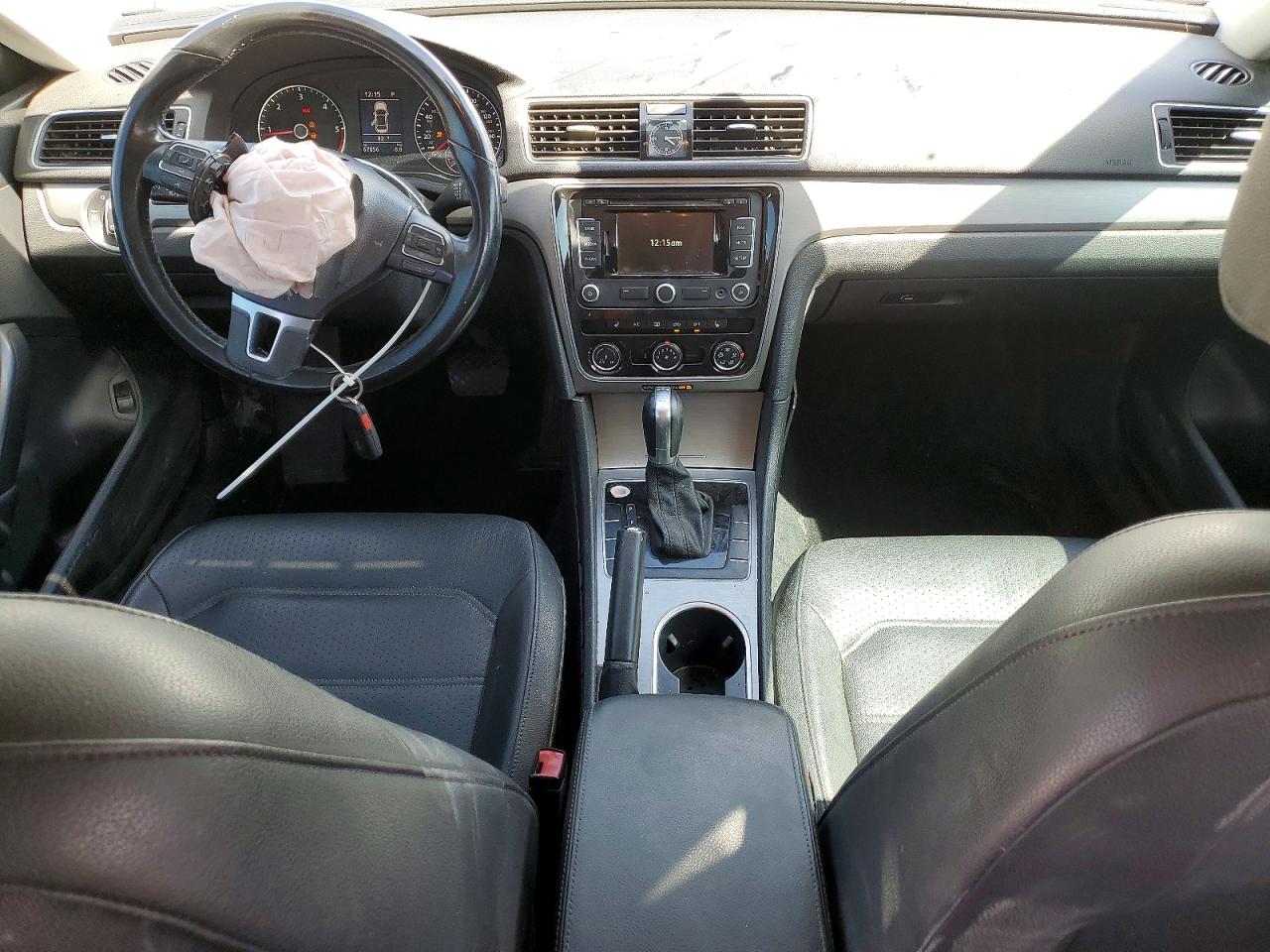 2015 VOLKSWAGEN PASSAT SE photo 15