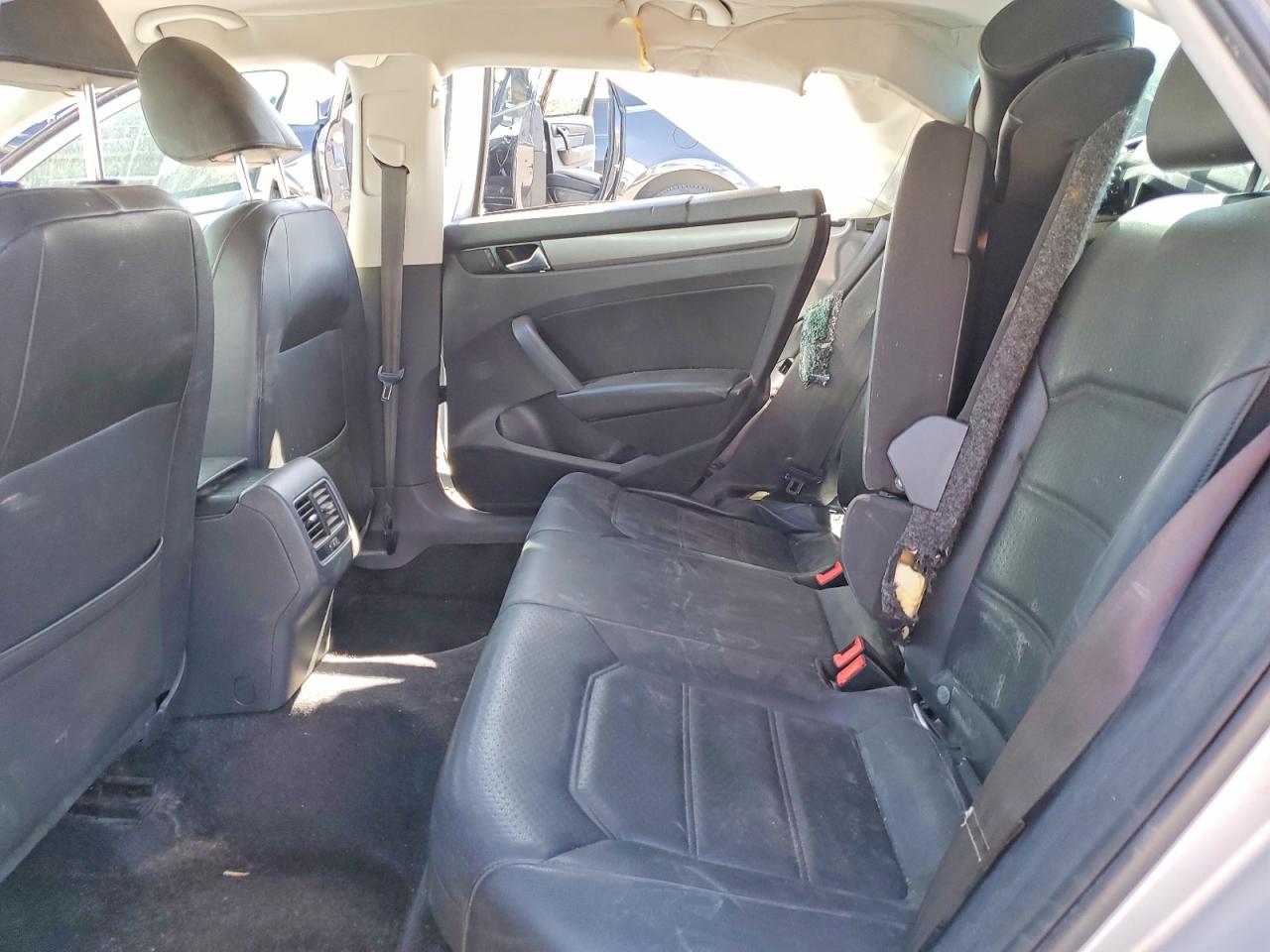 2015 VOLKSWAGEN PASSAT SE photo 19