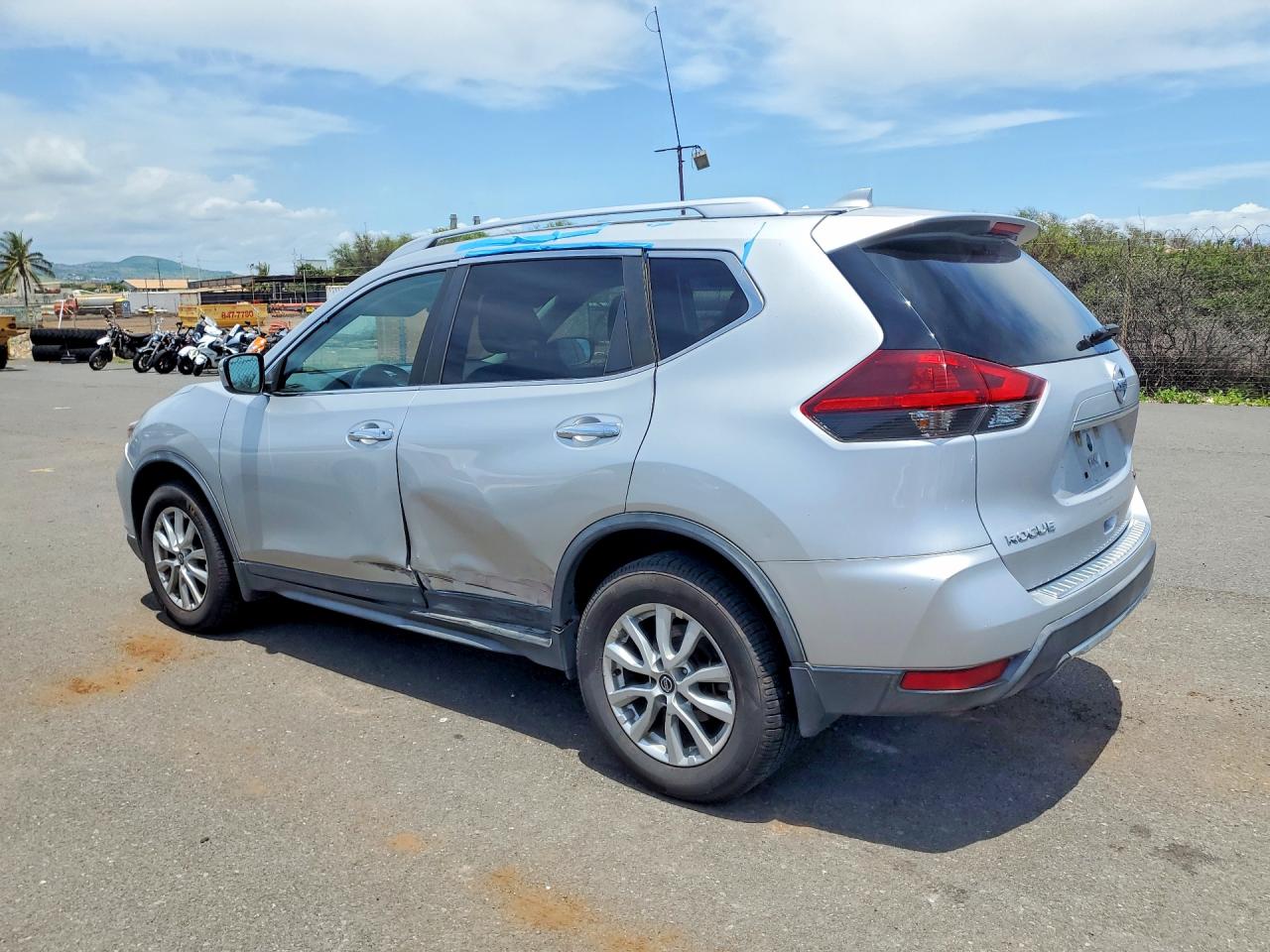 2019 NISSAN ROGUE S photo 3