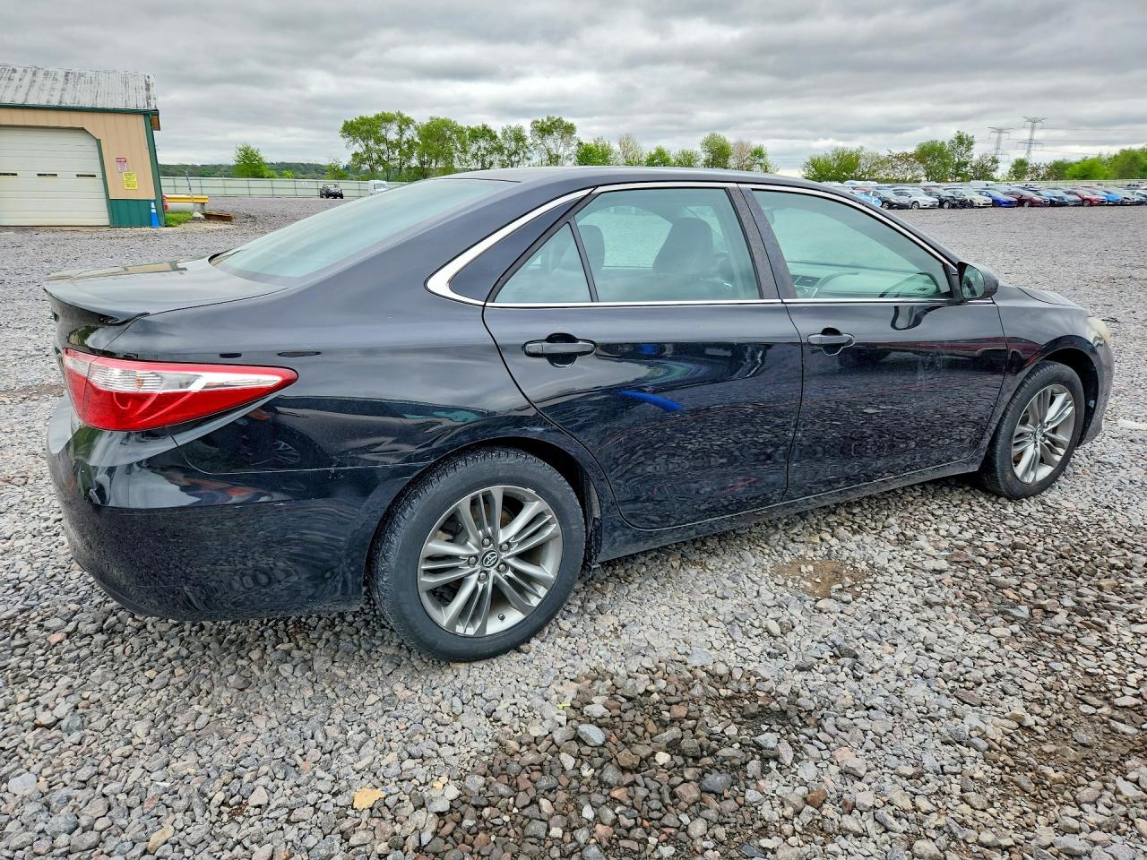 2017 TOYOTA CAMRY SE photo 5