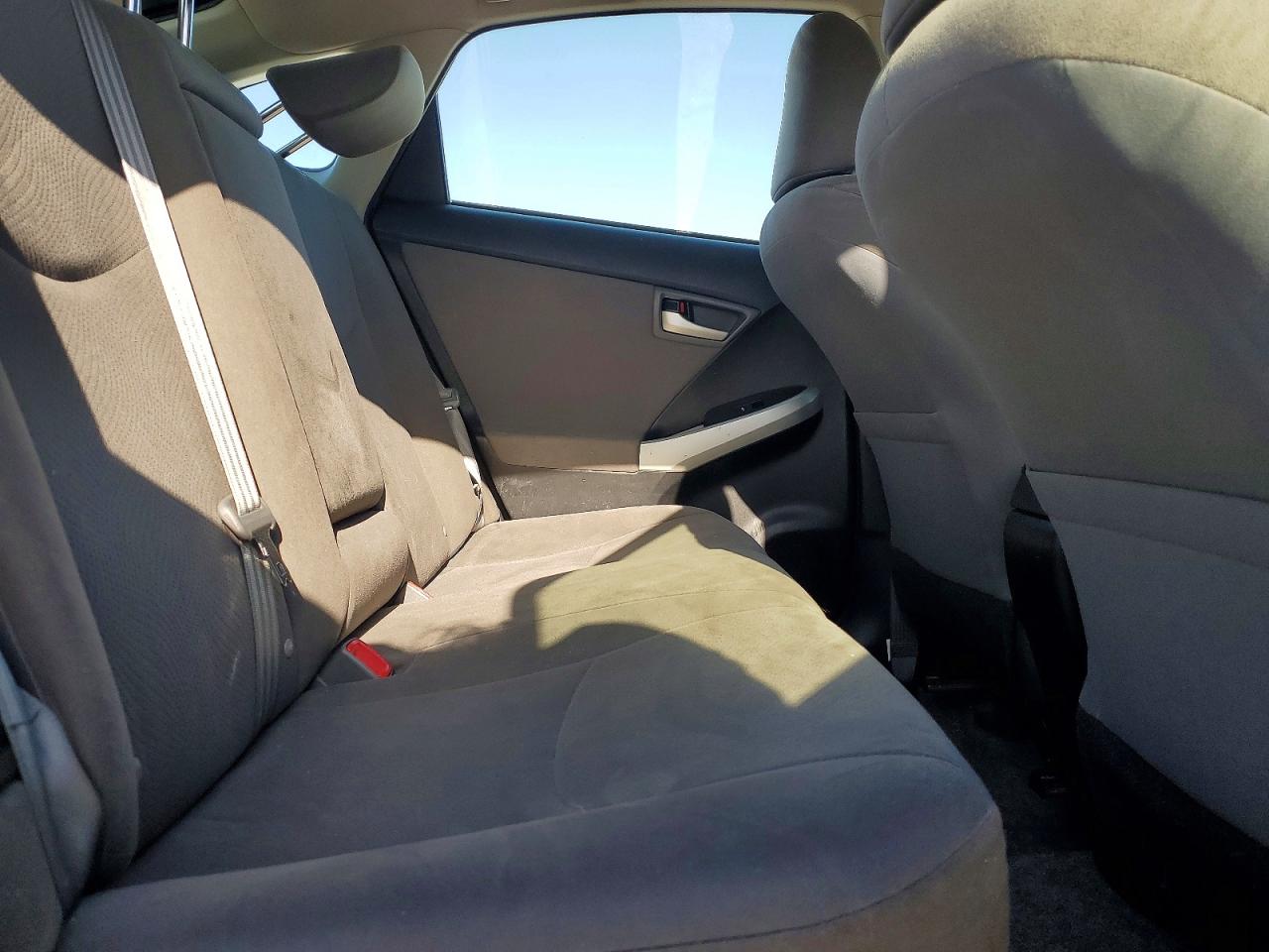 2015 TOYOTA PRIUS TWO photo 19