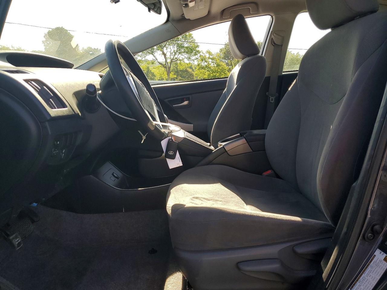2015 TOYOTA PRIUS TWO photo 13