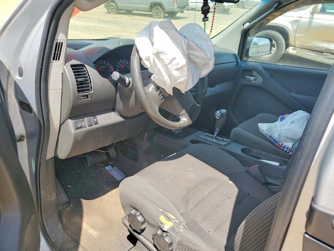 2005 NISSAN FRONTIER SE photo 15