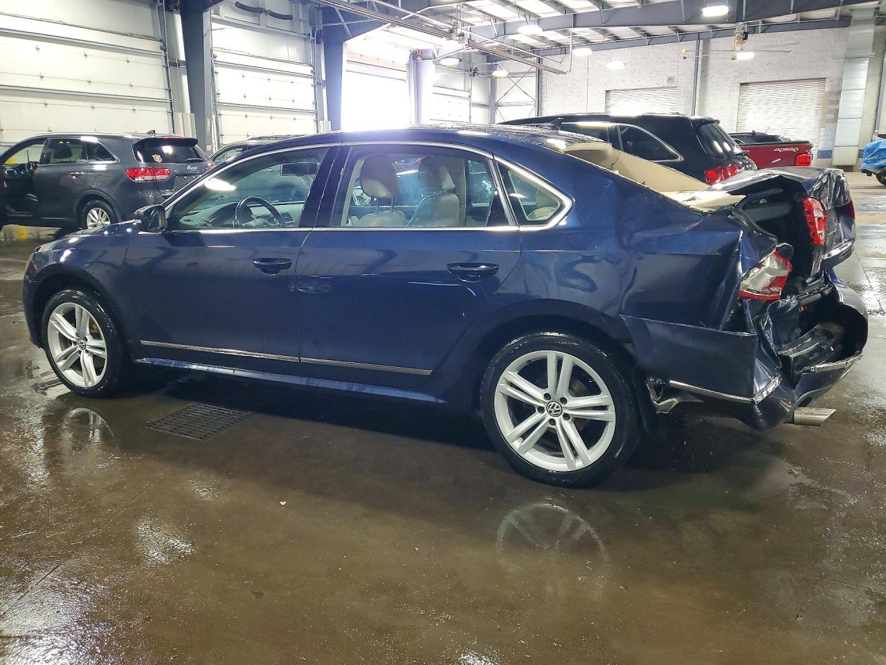 2015 VOLKSWAGEN PASSAT SEL photo 2