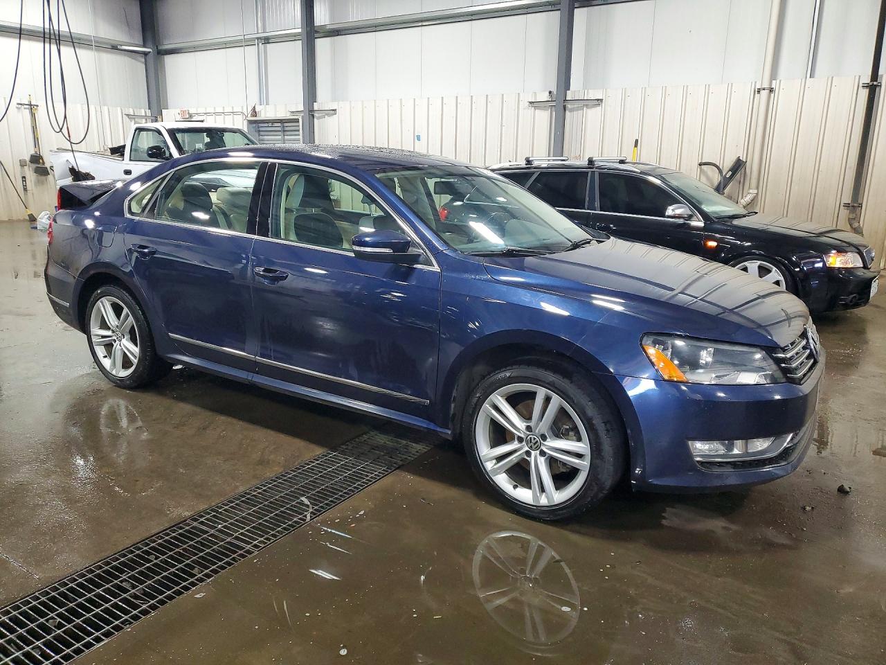 2015 VOLKSWAGEN PASSAT SEL photo 4