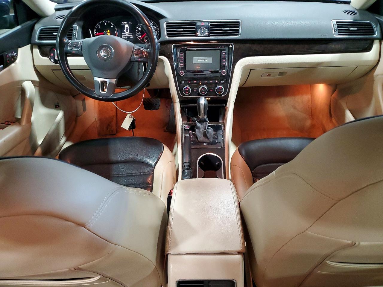 2015 VOLKSWAGEN PASSAT SEL photo 8