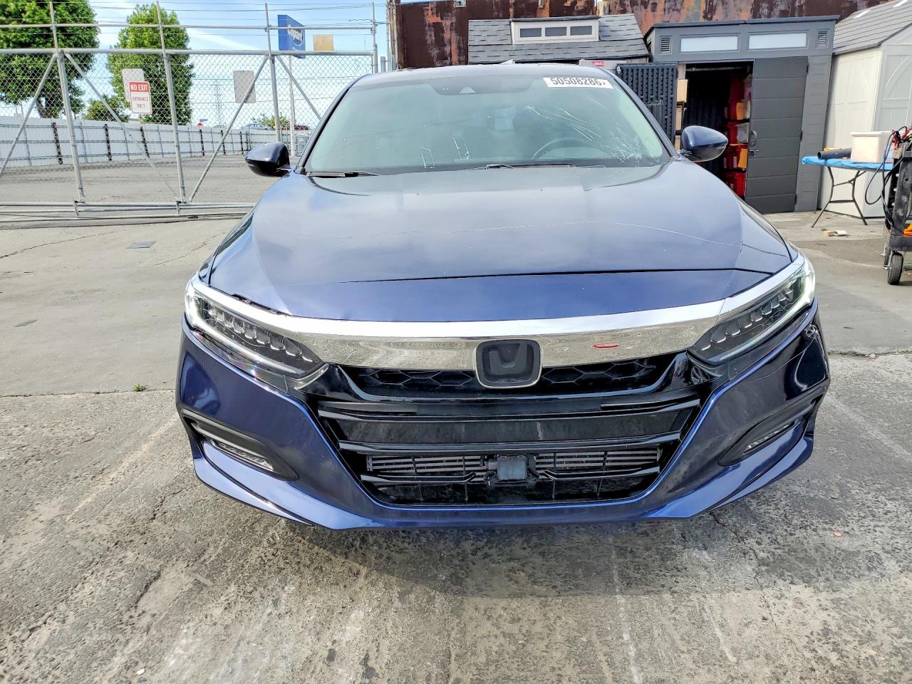 2018 HONDA ACCORD photo 9