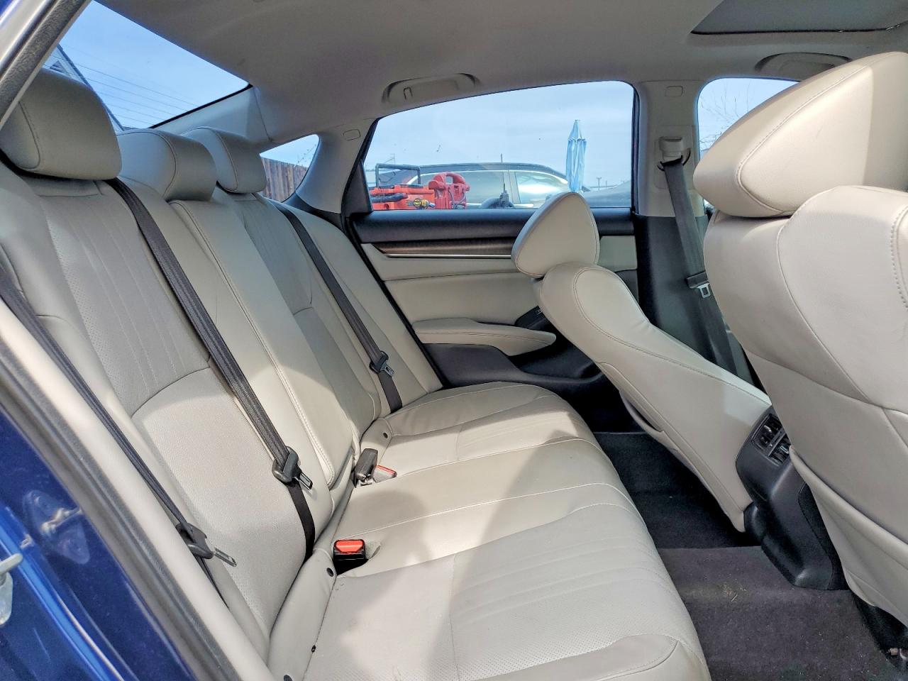 2018 HONDA ACCORD photo 19
