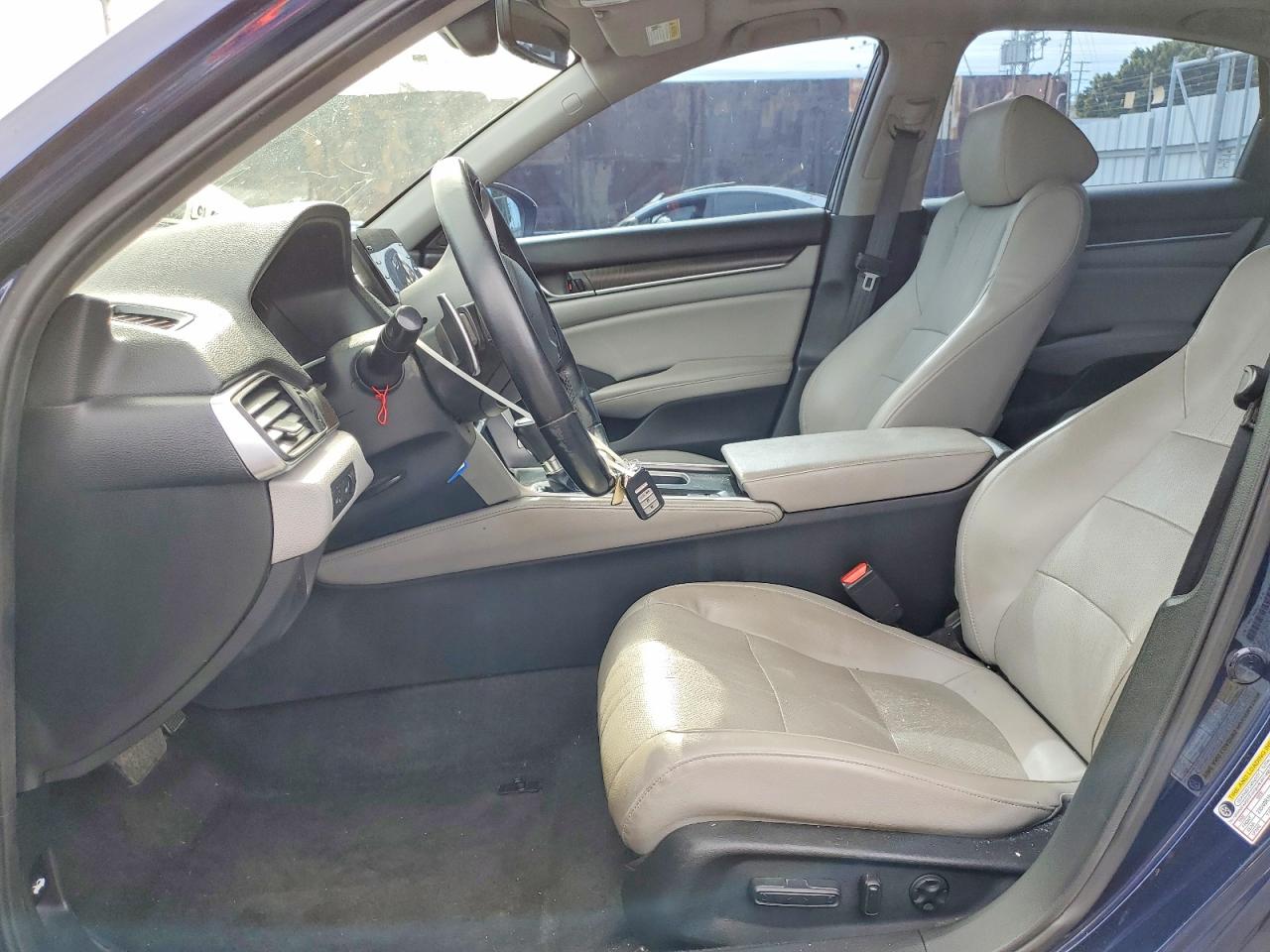 2018 HONDA ACCORD photo 13