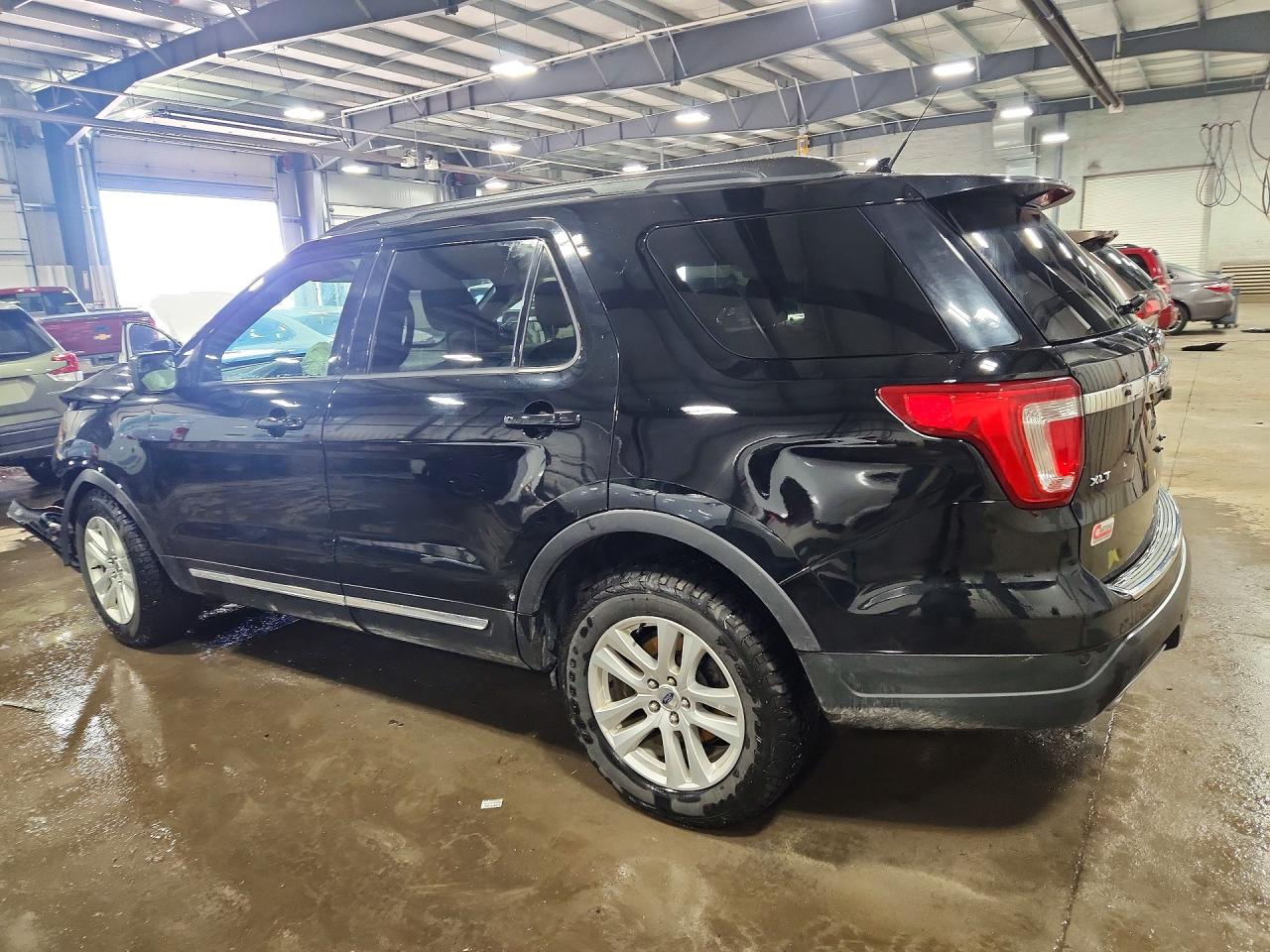 2018 FORD EXPLORER XLT photo 4