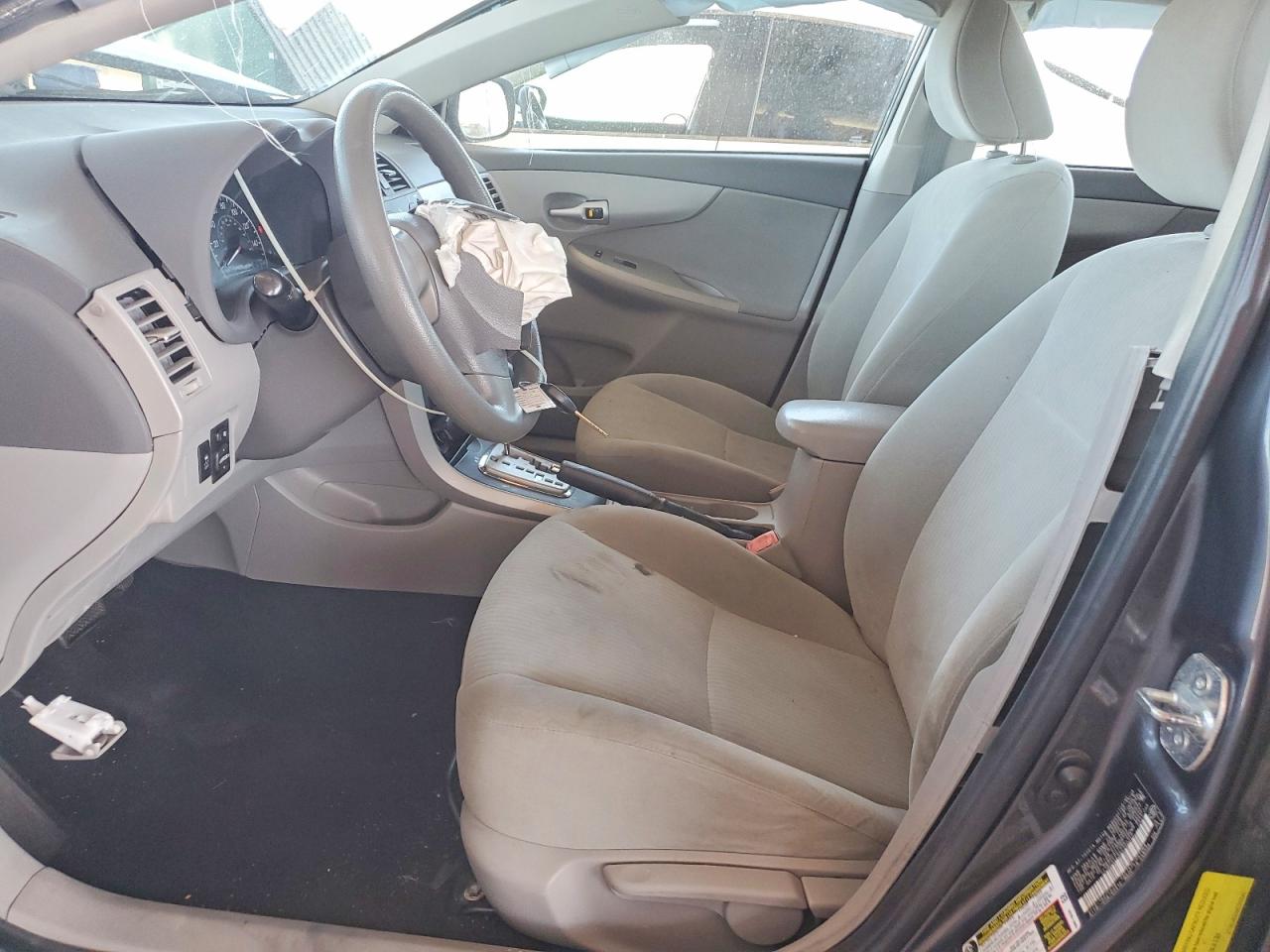 2010 TOYOTA COROLLA LE photo 19