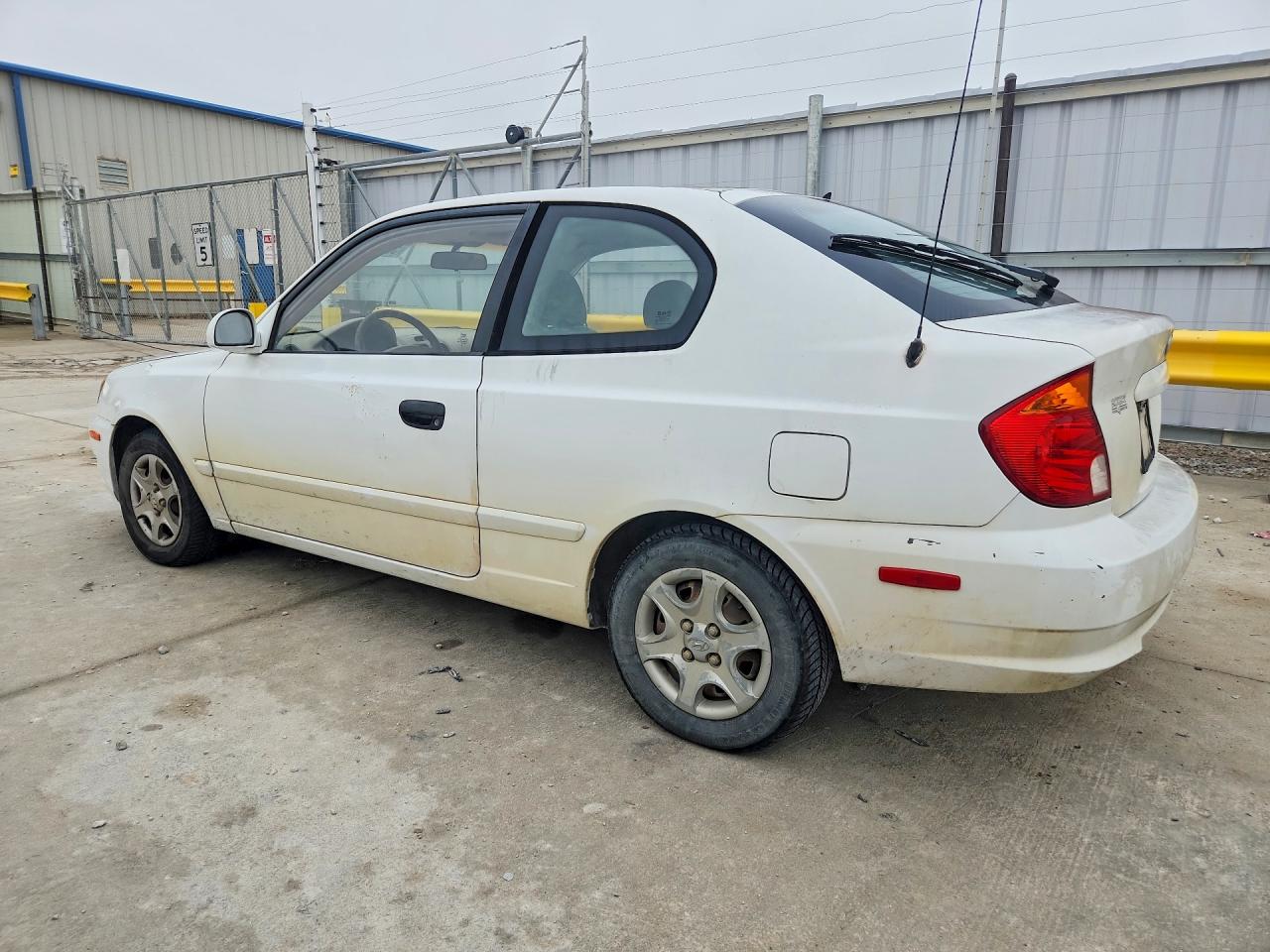 2003 HYUNDAI ACCENT GL photo 3