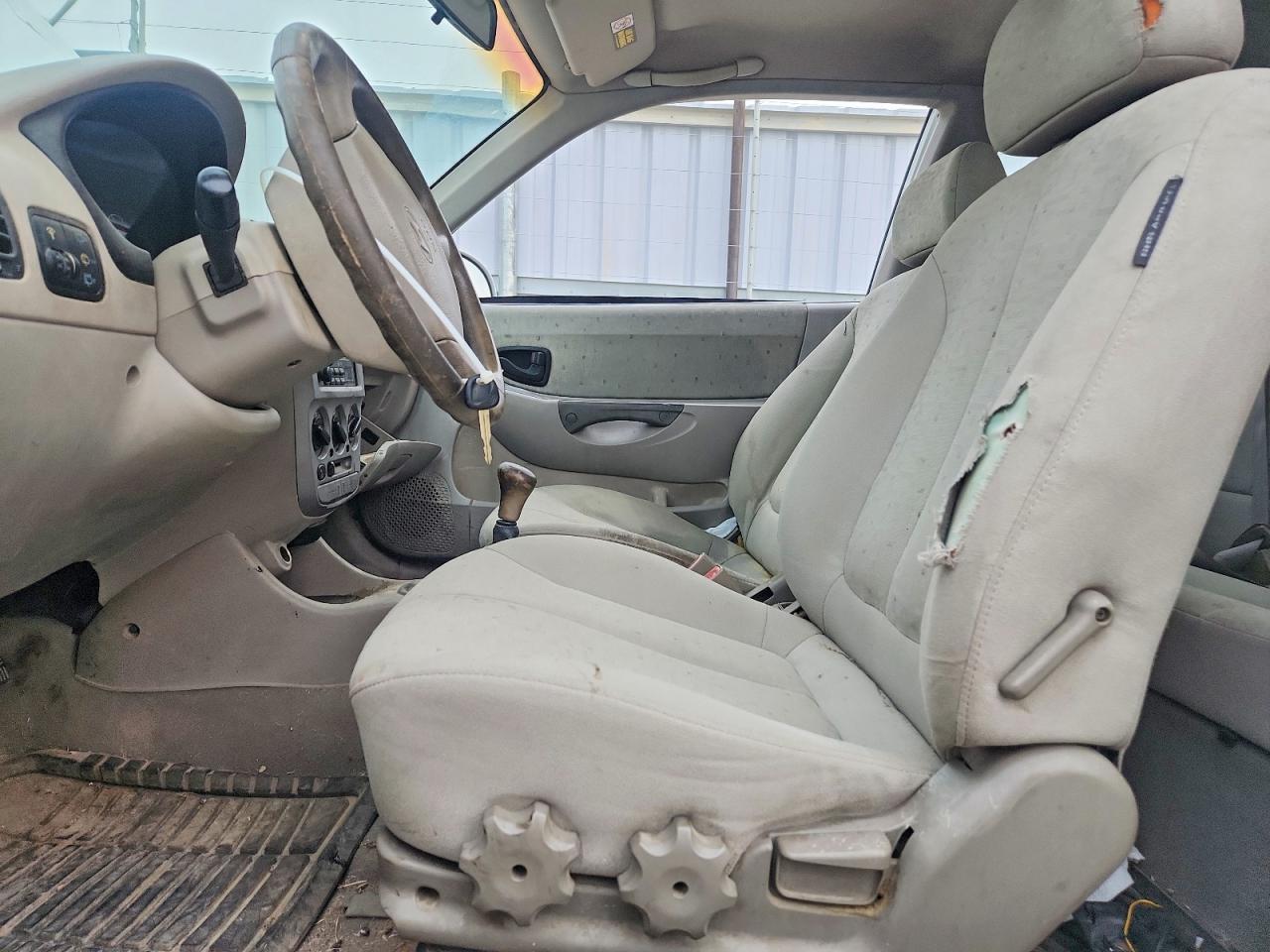 2003 HYUNDAI ACCENT GL photo 13