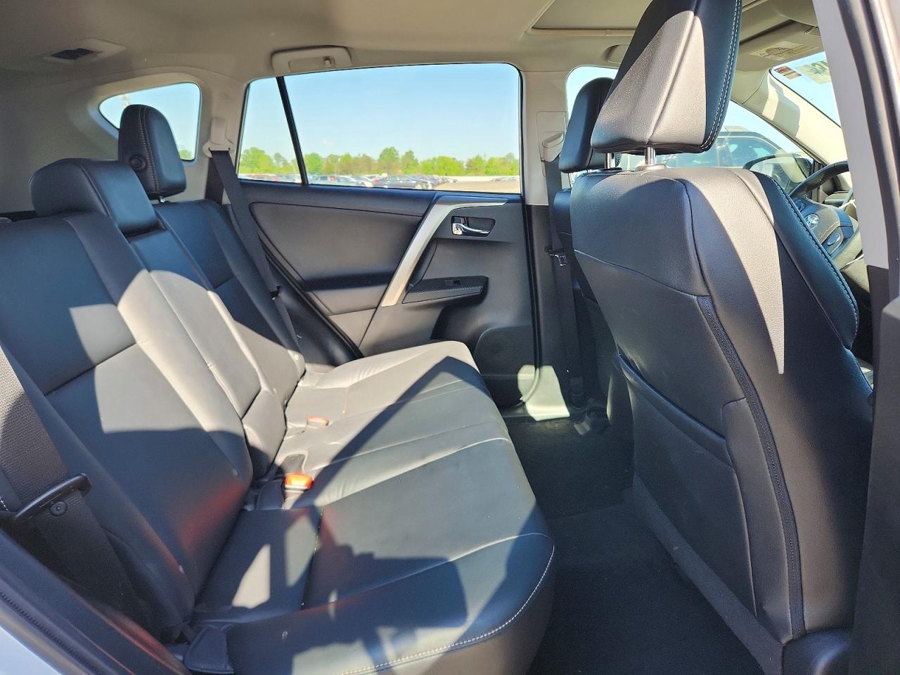 2015 TOYOTA RAV4 LIMITED photo 28
