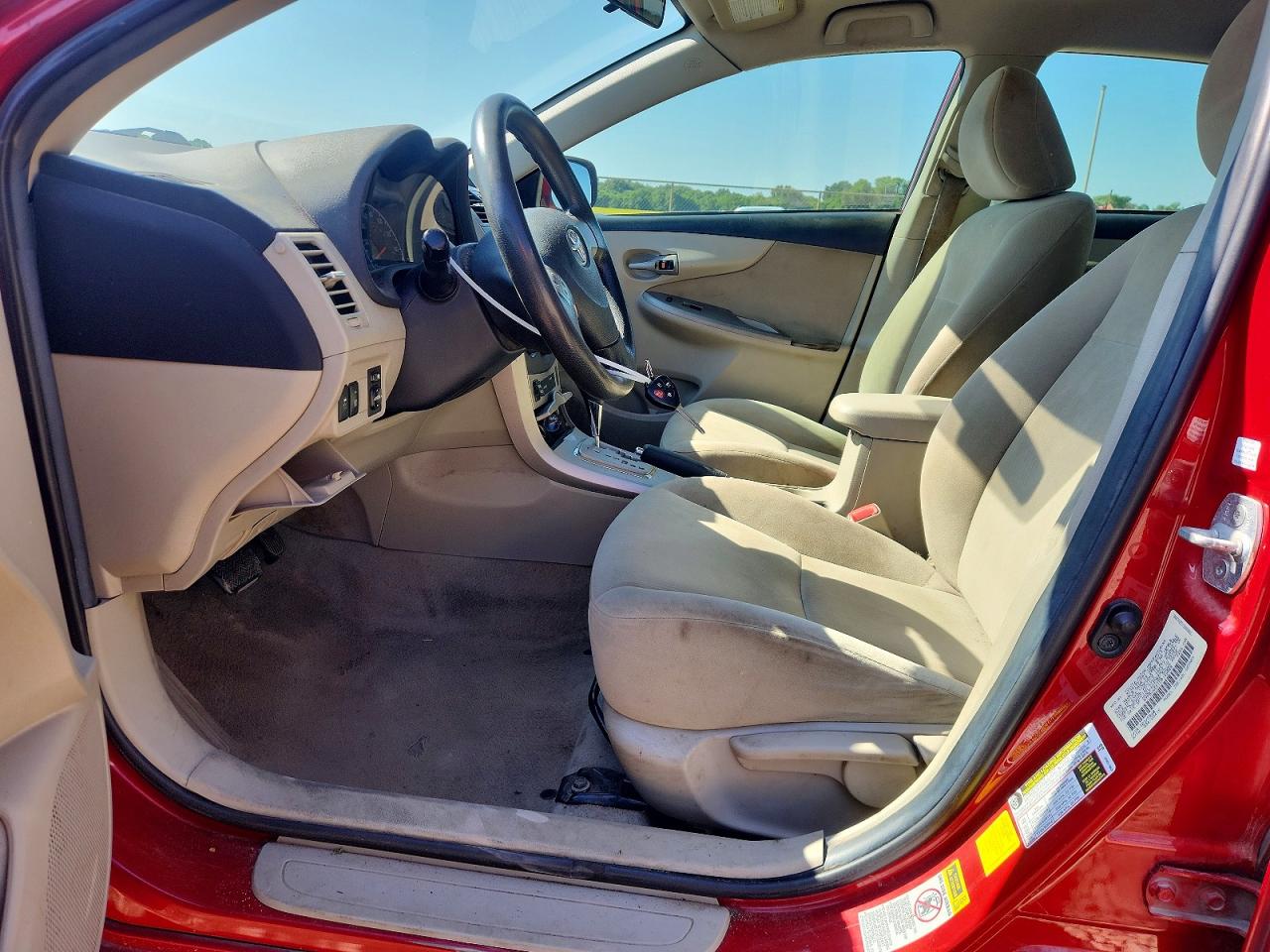 2013 TOYOTA COROLLA LE photo 7