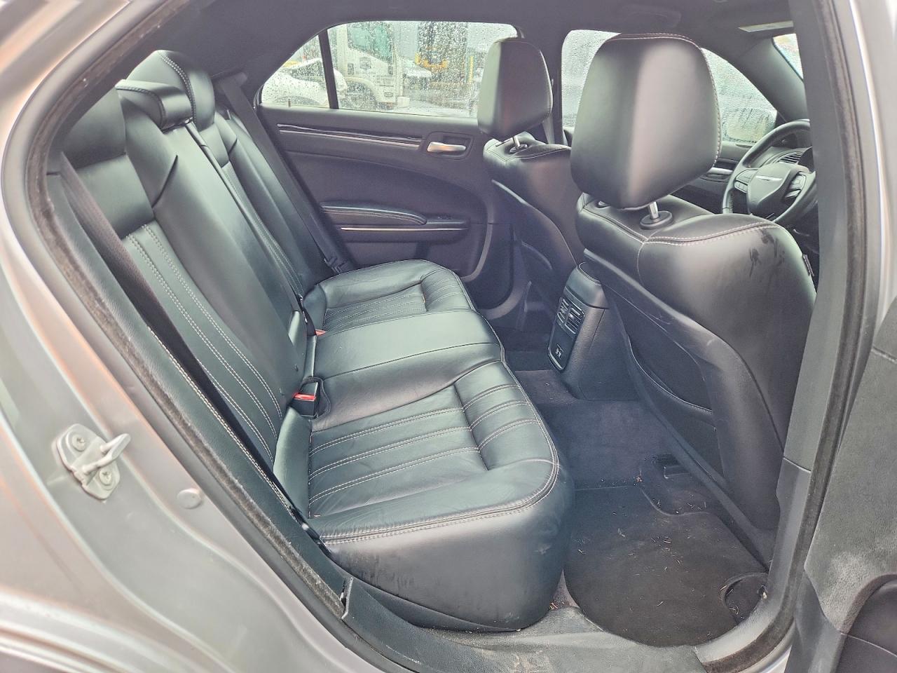 2018 CHRYSLER 300 S photo 19
