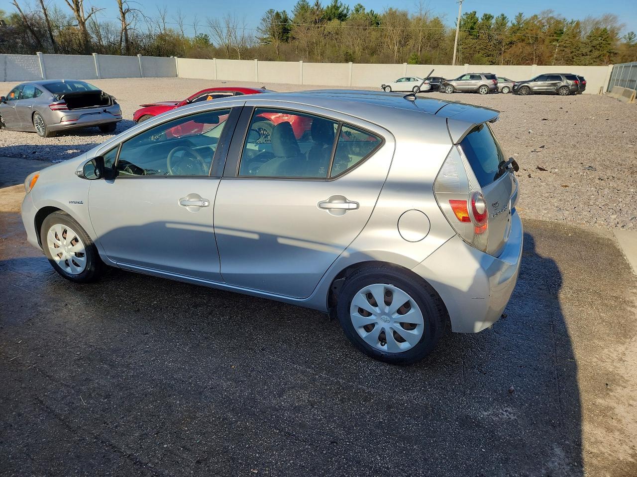 2012 TOYOTA PRIUS C TWO photo 3
