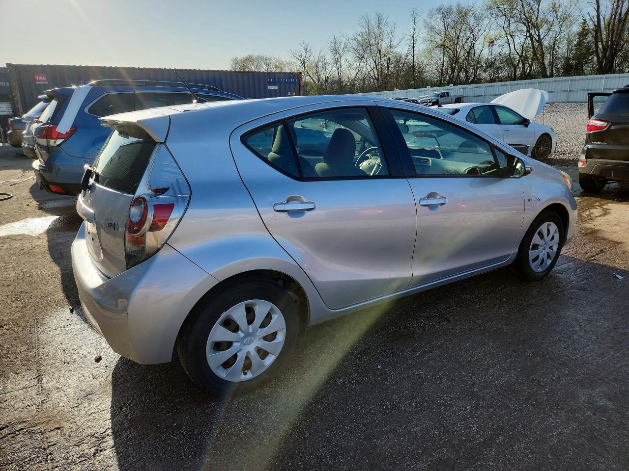 2012 TOYOTA PRIUS C TWO photo 5