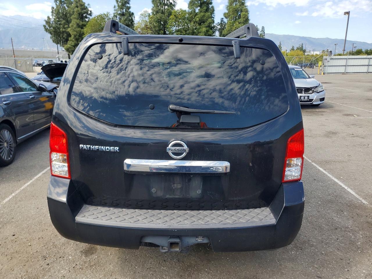 2011 NISSAN PATHFINDER S photo 11