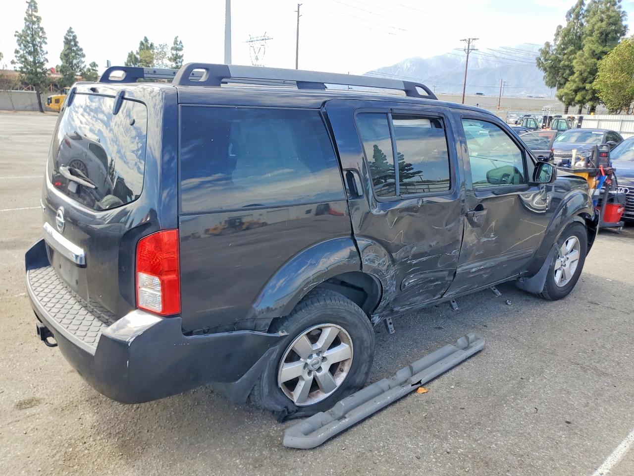 2011 NISSAN PATHFINDER S photo 5