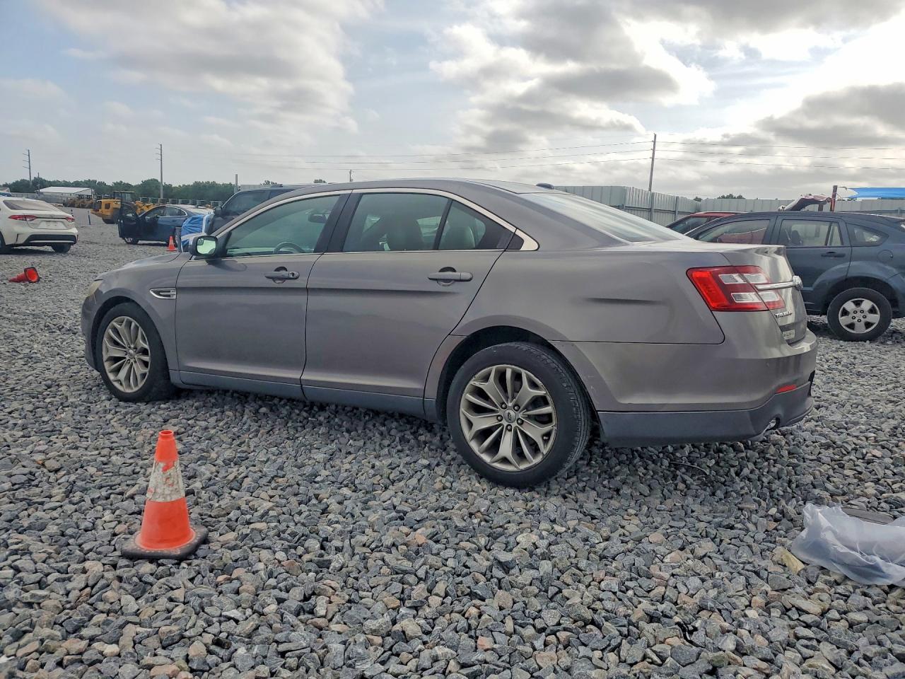 2014 FORD TAURUS LIMITED photo 4
