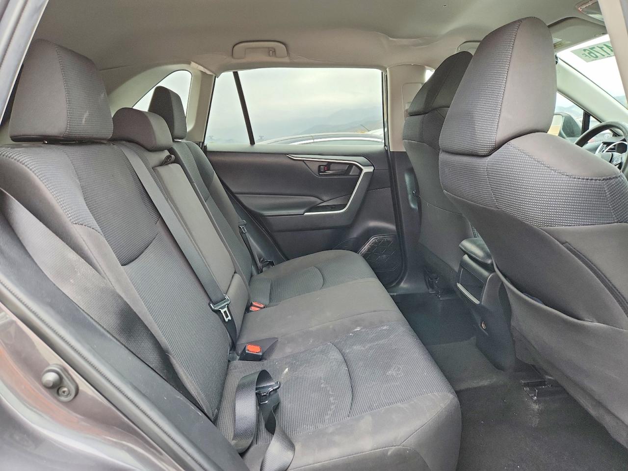 2021 TOYOTA RAV4 LE photo 21