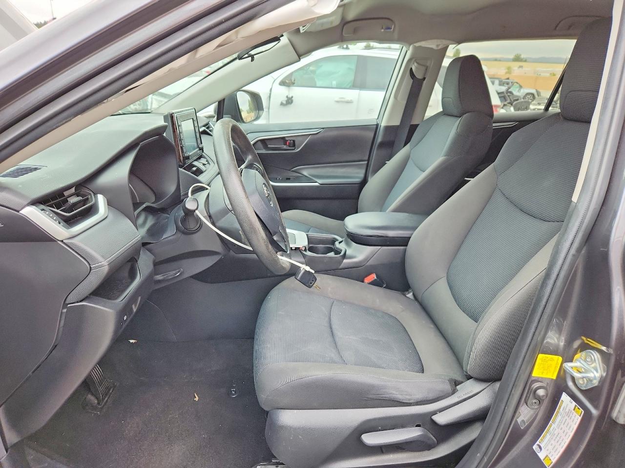 2021 TOYOTA RAV4 LE photo 13
