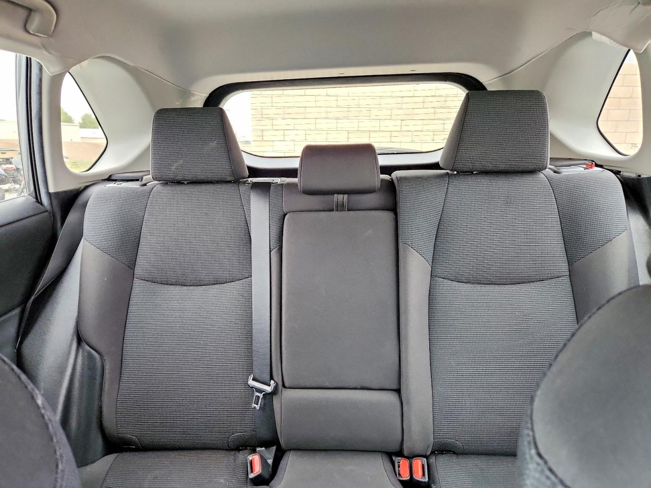 2021 TOYOTA RAV4 LE photo 19